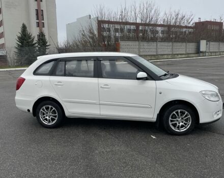 Белый Шкода Фабия, объемом двигателя 1.4 л и пробегом 178 тыс. км за 5500 $, фото 2 на Automoto.ua