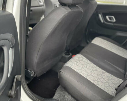 Белый Шкода Фабия, объемом двигателя 1.39 л и пробегом 178 тыс. км за 5500 $, фото 9 на Automoto.ua