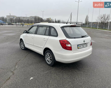 Белый Шкода Фабия, объемом двигателя 1.39 л и пробегом 178 тыс. км за 5500 $, фото 3 на Automoto.ua