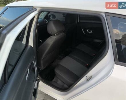 Шкода Фабия 2008 в Ужгороде на Automoto.ua Белый Шкода Фабия, объемом двигателя 1.42 л и пробегом 300 тыс. км за 4999 $, фото 3 на Automoto.ua