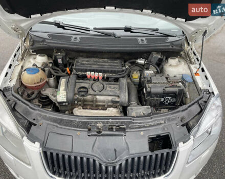 Белый Шкода Фабия, объемом двигателя 1.39 л и пробегом 178 тыс. км за 5500 $, фото 6 на Automoto.ua