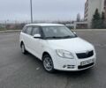 Белый Шкода Фабия, объемом двигателя 1.4 л и пробегом 178 тыс. км за 5500 $, фото 1 на Automoto.ua