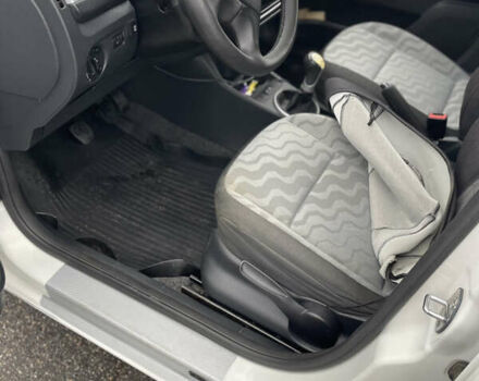 Белый Шкода Фабия, объемом двигателя 1.39 л и пробегом 178 тыс. км за 5500 $, фото 8 на Automoto.ua