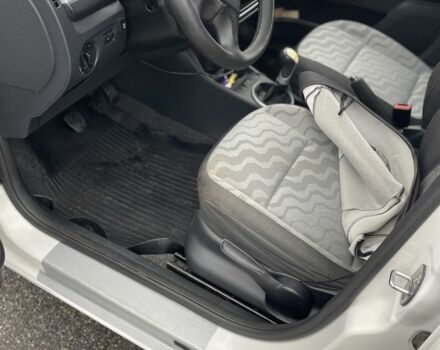 Белый Шкода Фабия, объемом двигателя 1.4 л и пробегом 178 тыс. км за 5500 $, фото 6 на Automoto.ua