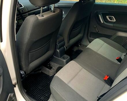 Белый Шкода Фабия, объемом двигателя 1.6 л и пробегом 240 тыс. км за 6300 $, фото 7 на Automoto.ua