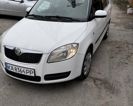 Білий Шкода Фабія, об'ємом двигуна 1.6 л та пробігом 238 тис. км за 4500 $, фото 1 на Automoto.ua