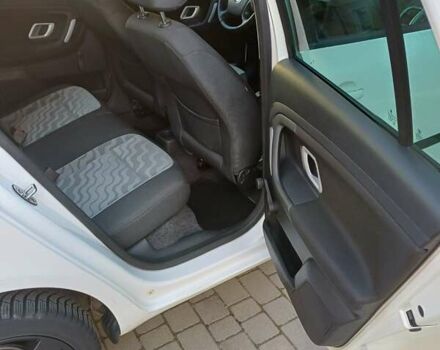 Білий Шкода Фабія, об'ємом двигуна 1.6 л та пробігом 211 тис. км за 6600 $, фото 11 на Automoto.ua