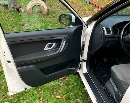 Белый Шкода Фабия, объемом двигателя 1.6 л и пробегом 240 тыс. км за 6300 $, фото 5 на Automoto.ua