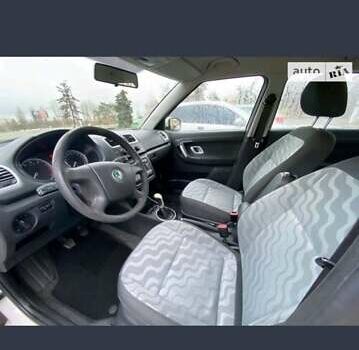 Білий Шкода Фабія, об'ємом двигуна 1.6 л та пробігом 238 тис. км за 4500 $, фото 12 на Automoto.ua