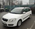 Белый Шкода Фабия, объемом двигателя 1.6 л и пробегом 240 тыс. км за 4999 $, фото 1 на Automoto.ua