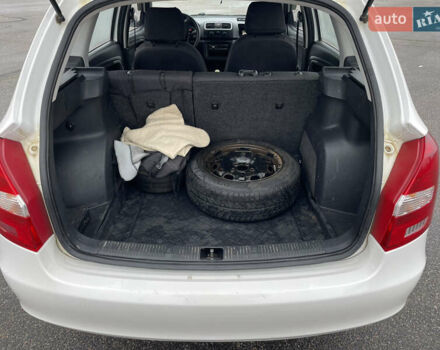 Белый Шкода Фабия, объемом двигателя 1.39 л и пробегом 178 тыс. км за 5500 $, фото 5 на Automoto.ua