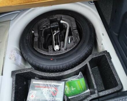 Белый Шкода Фабия, объемом двигателя 1.4 л и пробегом 182 тыс. км за 5300 $, фото 21 на Automoto.ua