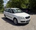Белый Шкода Фабия, объемом двигателя 1.2 л и пробегом 240 тыс. км за 4600 $, фото 1 на Automoto.ua