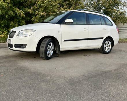 Белый Шкода Фабия, объемом двигателя 1.39 л и пробегом 265 тыс. км за 5300 $, фото 1 на Automoto.ua
