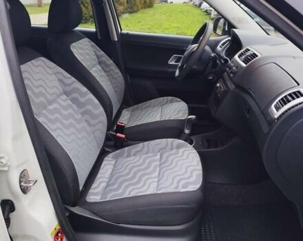 Білий Шкода Фабія, об'ємом двигуна 1.4 л та пробігом 182 тис. км за 5500 $, фото 36 на Automoto.ua