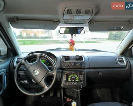 Шкода Фабия 2008 в Ужгороде на Automoto.ua Белый Шкода Фабия, объемом двигателя 1.42 л и пробегом 300 тыс. км за 4999 $, фото 1 на Automoto.ua