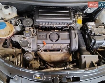 Білий Шкода Фабія, об'ємом двигуна 1.6 л та пробігом 238 тис. км за 4500 $, фото 5 на Automoto.ua