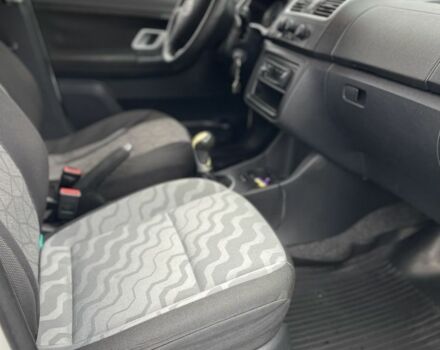 Белый Шкода Фабия, объемом двигателя 1.4 л и пробегом 178 тыс. км за 5500 $, фото 8 на Automoto.ua