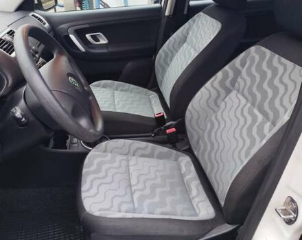 Білий Шкода Фабія, об'ємом двигуна 1.4 л та пробігом 182 тис. км за 5500 $, фото 12 на Automoto.ua