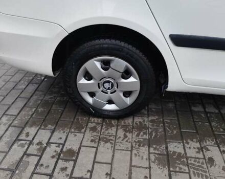 Білий Шкода Фабія, об'ємом двигуна 1.4 л та пробігом 182 тис. км за 5500 $, фото 12 на Automoto.ua
