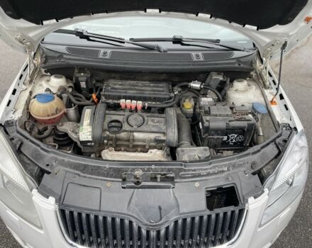 Белый Шкода Фабия, объемом двигателя 1.4 л и пробегом 178 тыс. км за 5500 $, фото 5 на Automoto.ua