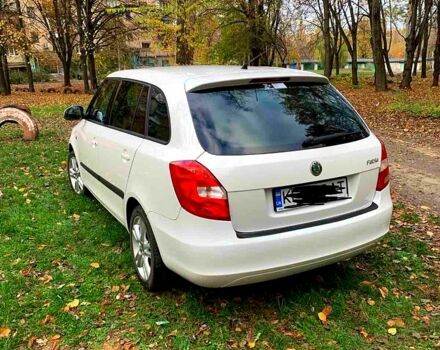 Белый Шкода Фабия, объемом двигателя 1.6 л и пробегом 240 тыс. км за 6300 $, фото 3 на Automoto.ua