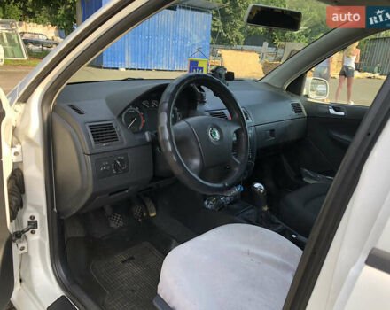 Білий Шкода Фабія, об'ємом двигуна 1.2 л та пробігом 209 тис. км за 4100 $, фото 16 на Automoto.ua