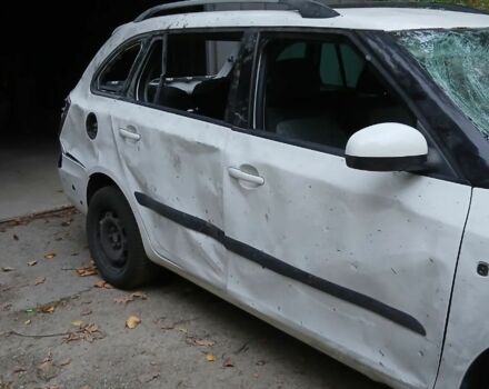 Белый Шкода Фабия, объемом двигателя 1.6 л и пробегом 223 тыс. км за 2500 $, фото 3 на Automoto.ua