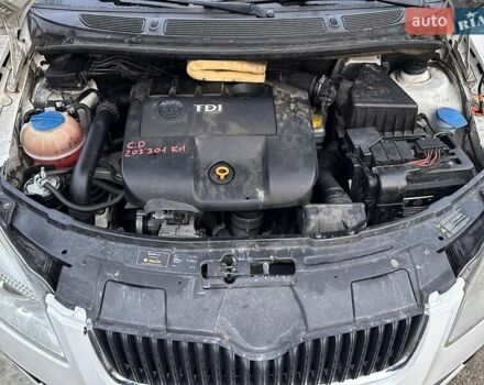 Белый Шкода Фабия, объемом двигателя 1.42 л и пробегом 300 тыс. км за 6500 $, фото 6 на Automoto.ua