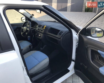 Белый Шкода Фабия, объемом двигателя 1.2 л и пробегом 223 тыс. км за 4300 $, фото 14 на Automoto.ua