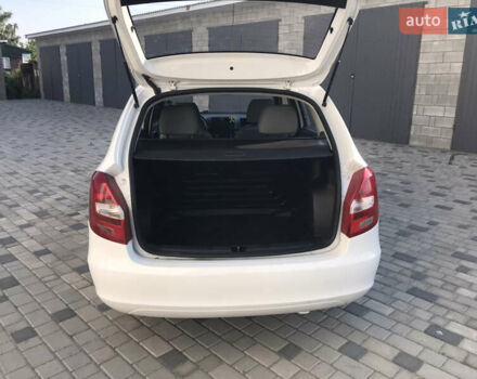 Белый Шкода Фабия, объемом двигателя 1.2 л и пробегом 223 тыс. км за 4300 $, фото 11 на Automoto.ua