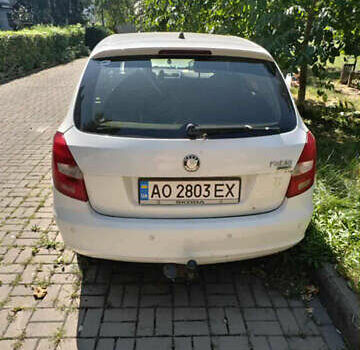 Белый Шкода Фабия, объемом двигателя 1.42 л и пробегом 198 тыс. км за 5000 $, фото 2 на Automoto.ua