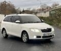 Белый Шкода Фабия, объемом двигателя 1.2 л и пробегом 315 тыс. км за 5000 $, фото 1 на Automoto.ua