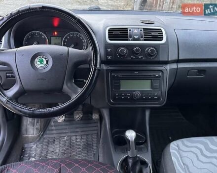 Белый Шкода Фабия, объемом двигателя 1.42 л и пробегом 300 тыс. км за 6500 $, фото 5 на Automoto.ua