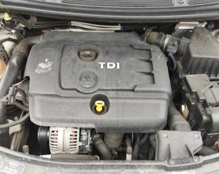 Белый Шкода Фабия, объемом двигателя 1.42 л и пробегом 270 тыс. км за 5000 $, фото 1 на Automoto.ua