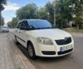 Белый Шкода Фабия, объемом двигателя 1.4 л и пробегом 221 тыс. км за 5216 $, фото 1 на Automoto.ua