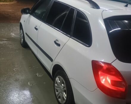 Шкода Фабия 2009 в Ладыжин на Automoto.ua Белый Шкода Фабия, объемом двигателя 1.2 л и пробегом 253 тыс. км за 4500 $, фото 6 на Automoto.ua