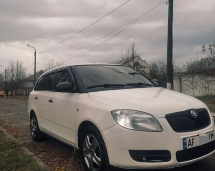 Белый Шкода Фабия, объемом двигателя 0 л и пробегом 250 тыс. км за 4299 $, фото 1 на Automoto.ua