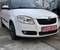 Белый Шкода Фабия, объемом двигателя 1.42 л и пробегом 300 тыс. км за 6500 $, фото 1 на Automoto.ua