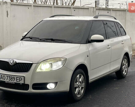 Белый Шкода Фабия, объемом двигателя 1.2 л и пробегом 315 тыс. км за 5000 $, фото 2 на Automoto.ua