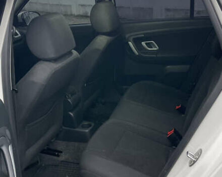 Белый Шкода Фабия, объемом двигателя 1.2 л и пробегом 315 тыс. км за 5000 $, фото 6 на Automoto.ua