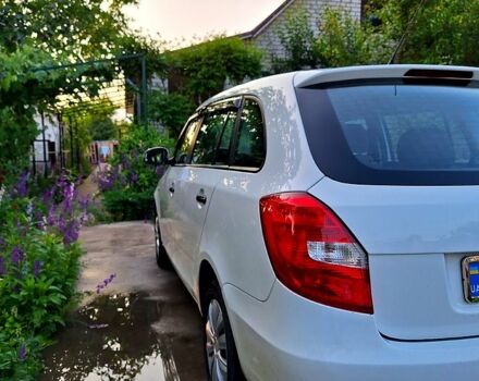 Белый Шкода Фабия, объемом двигателя 1.2 л и пробегом 195 тыс. км за 5200 $, фото 9 на Automoto.ua