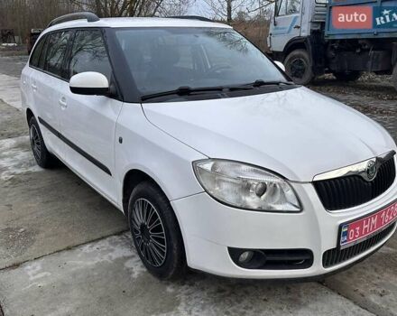 Белый Шкода Фабия, объемом двигателя 1.42 л и пробегом 300 тыс. км за 6500 $, фото 1 на Automoto.ua