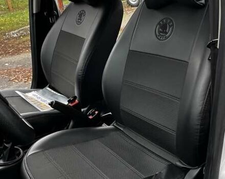 Білий Шкода Фабія, об'ємом двигуна 1.2 л та пробігом 256 тис. км за 4500 $, фото 9 на Automoto.ua