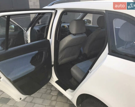 Белый Шкода Фабия, объемом двигателя 1.2 л и пробегом 223 тыс. км за 4300 $, фото 10 на Automoto.ua