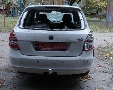 Белый Шкода Фабия, объемом двигателя 1.6 л и пробегом 223 тыс. км за 2500 $, фото 4 на Automoto.ua