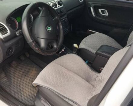 Белый Шкода Фабия, объемом двигателя 1.42 л и пробегом 270 тыс. км за 5000 $, фото 6 на Automoto.ua