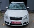 Белый Шкода Фабия, объемом двигателя 1.6 л и пробегом 223 тыс. км за 2500 $, фото 1 на Automoto.ua