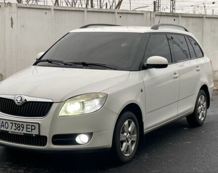 Белый Шкода Фабия, объемом двигателя 1.2 л и пробегом 315 тыс. км за 5000 $, фото 1 на Automoto.ua