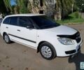 Белый Шкода Фабия, объемом двигателя 1.4 л и пробегом 253 тыс. км за 4900 $, фото 1 на Automoto.ua